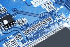 Tiro macro de um Circuitboard com microchip dos resistores e componentes eletrônicos Tecnologia de material informático Communi i foto de stock royalty free Tiro macro de um Circuitboard com microchip dos resistores e componentes eletrônicos Tecnologia de material informático Communi i foto de stock royalty free