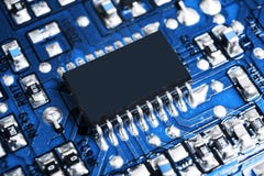 Tiro macro de um Circuitboard com microchip dos resistores e componentes eletrônicos Tecnologia de material informático Communi i fotografia de stock Tiro macro de um Circuitboard com microchip dos resistores e componentes eletrônicos Tecnologia de material informático Communi i fotografia de stock