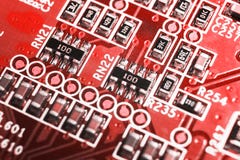 Tiro macro de um Circuitboard com microchip dos resistores e componentes eletrônicos Tecnologia de material informático Communi i fotos de stock Tiro macro de um Circuitboard com microchip dos resistores e componentes eletrônicos Tecnologia de material informático Communi i fotos de stock
