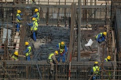Tobolsk, Ρωσία - 16 Ιουλίου 2017: η επιχείρηση ` SIBUR ` Μεγάλης κλίμακας κατασκευή χημικού του σύνθετου αερίου στοκ εικόνα Tobolsk, Ρωσία - 16 Ιουλίου 2017: η επιχείρηση ` SIBUR ` Μεγάλης κλίμακας κατασκευή χημικού του σύνθετου αερίου στοκ εικόνα