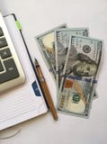 Todavía vida con las cuentas del americano del dinero Fotos de archivo Todavía vida con las cuentas del americano del dinero Fotos de archivo