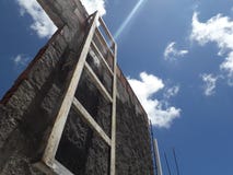 Toit de Favela dans Recife avec le ciel et le nuage clairs photos libres de droits Toit de Favela dans Recife avec le ciel et le nuage clairs photos libres de droits
