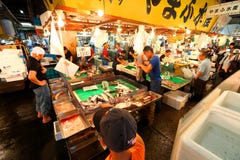 Tokio: Tsukiji owoce morza Rybi rynek zdjęcie stock Tokio: Tsukiji owoce morza Rybi rynek zdjęcie stock