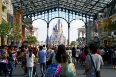 Tokyo Disneyland huvudsaklig ingång royaltyfri bild Tokyo Disneyland huvudsaklig ingång royaltyfri bild