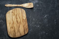 Tom olivgrön wood skärbräda arkivbild Tom olivgrön wood skärbräda arkivbild