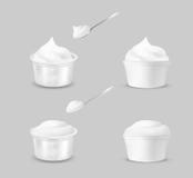 Tom plast- beh?llare f?r yoghurt Open som f?rpackar f?r gr?ddfil vektor illustrationer Tom plast- beh?llare f?r yoghurt Open som f?rpackar f?r gr?ddfil vektor illustrationer
