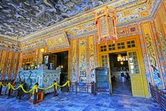 Tomba imperiale di Khai Dinh, sito del patrimonio mondiale dell'Unesco di Hue Vietnam fotografie stock Tomba imperiale di Khai Dinh, sito del patrimonio mondiale dell'Unesco di Hue Vietnam fotografie stock