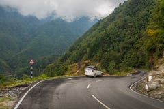Toneelbergweg van Gangtok aan Lachung, India stock afbeeldingen Toneelbergweg van Gangtok aan Lachung, India stock afbeeldingen