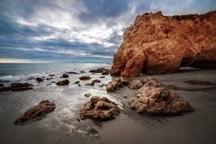 Toneelrotsen in zonsondergangtijd bij Gr Stierenvechter Ocean Beach in Malibu, CaliforniaÑŽ Stock Fotografie Toneelrotsen in zonsondergangtijd bij Gr Stierenvechter Ocean Beach in Malibu, CaliforniaÑŽ Stock Fotografie