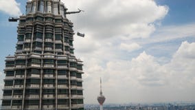 Toren één van de Tweelingtorens van Petronas in Kuala Lumpur royalty-vrije stock afbeelding Toren één van de Tweelingtorens van Petronas in Kuala Lumpur royalty-vrije stock afbeelding