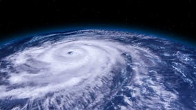 Tornado de la tormenta del huracán sobre la tierra del espacio, visión por satélite almacen de metraje de vídeo Tornado de la tormenta del huracán sobre la tierra del espacio, visión por satélite almacen de metraje de vídeo