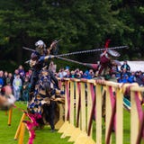 Torneo jousting medievale annuale al palazzo di Linlithgow, Scotla immagini stock Torneo jousting medievale annuale al palazzo di Linlithgow, Scotla immagini stock