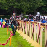 Torneo jousting medievale annuale al palazzo di Linlithgow, Scotla immagine stock Torneo jousting medievale annuale al palazzo di Linlithgow, Scotla immagine stock