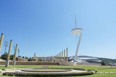 Torre das telecomunicações de Calatrava e Palau Sant Jordi imagens de stock Torre das telecomunicações de Calatrava e Palau Sant Jordi imagens de stock