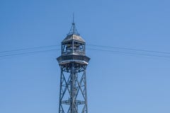 Torre del teleférico en Barcelona, al lado del puerto y de la playa fotos de archivo Torre del teleférico en Barcelona, al lado del puerto y de la playa fotos de archivo