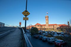Torre di orologio complessa della costruzione del trasporto del treno della stazione del sindacato fotografie stock libere da diritti Torre di orologio complessa della costruzione del trasporto del treno della stazione del sindacato fotografie stock libere da diritti