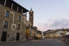 Torre do St Vincent a igreja do mártir, Vitoria-Gasteiz, país Basque, Espanha imagens de stock Torre do St Vincent a igreja do mártir, Vitoria-Gasteiz, país Basque, Espanha imagens de stock