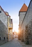Torre medieval, pieza de la pared de la ciudad, Tallinn, Estonia imágenes de archivo libres de regalías Torre medieval, pieza de la pared de la ciudad, Tallinn, Estonia imágenes de archivo libres de regalías
