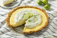 Torta caseiro doce do cal chave fotografia de stock royalty free Torta caseiro doce do cal chave fotografia de stock royalty free