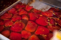 Torta con le fragole rosse fotografia stock Torta con le fragole rosse fotografia stock