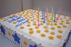 Torta de cumpleaños para el jefe del personal imagenes de archivo Torta de cumpleaños para el jefe del personal imagenes de archivo