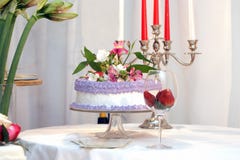 Torta di cerimonia nuziale immagine stock libera da diritti Torta di cerimonia nuziale immagine stock libera da diritti