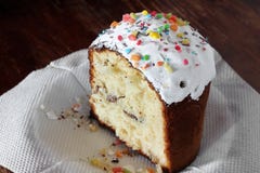 Torta di Pasqua Pane festivo Torta bianca del fondente immagini stock libere da diritti Torta di Pasqua Pane festivo Torta bianca del fondente immagini stock libere da diritti