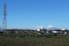 Tour en acier et Mt Fuji dans le ciel bleu Image stock Tour en acier et Mt Fuji dans le ciel bleu Image stock