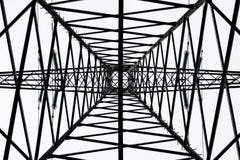 Tour à haute tension de dessous photographie stock Tour à haute tension de dessous photographie stock