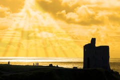 Tourists At Ballybunion Castle At Sunset Royalty Free Stock Image