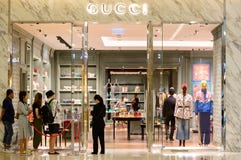 gucci paragon opening hours