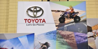 Toyota laat gaan Plaatsen ondertekent stock foto Toyota laat gaan Plaatsen ondertekent stock foto