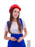 Trabalhador bonito da menina no uniforme e na capa dura que levantam e que sorriem bonitos Isolado no branco Imagem de Stock Royalty Free Trabalhador bonito da menina no uniforme e na capa dura que levantam e que sorriem bonitos Isolado no branco Imagem de Stock Royalty Free
