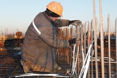 Trabalhador na factura do canteiro de obras imagem de stock Trabalhador na factura do canteiro de obras imagem de stock