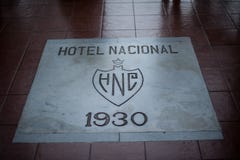 Trabalho da pedra de Nacional do hotel na entrada fotos de stock Trabalho da pedra de Nacional do hotel na entrada fotos de stock