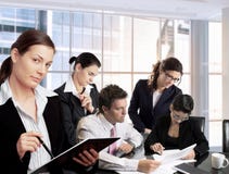 Trabalho dos empresários na equipe foto de stock royalty free Trabalho dos empresários na equipe foto de stock royalty free