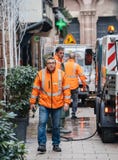 Tracce del sangue di sweeper van cleaning di servizi pubblici dopo Strasbou fotografia stock libera da diritti Tracce del sangue di sweeper van cleaning di servizi pubblici dopo Strasbou fotografia stock libera da diritti