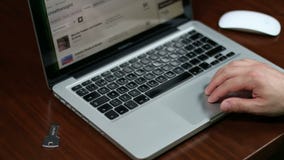 TrackPad und USB-Laptop stock footage TrackPad und USB-Laptop stock footage