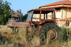 Tracteur abandonné dans Afytos photographie stock libre de droits Tracteur abandonné dans Afytos photographie stock libre de droits