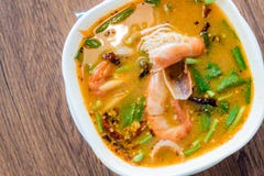 Traditionele Thaise de garnalen kruidige soep van de Voedselrivier, Tom Yum Goong, Tha royalty-vrije stock afbeelding Traditionele Thaise de garnalen kruidige soep van de Voedselrivier, Tom Yum Goong, Tha royalty-vrije stock afbeelding