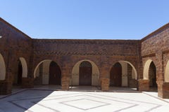 Traditionell moroccan byggnad med den runda ingången arkivfoto Traditionell moroccan byggnad med den runda ingången arkivfoto