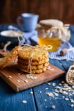 Traditionella australierAnzac kex royaltyfria bilder Traditionella australierAnzac kex royaltyfria bilder