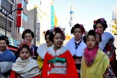 traditionella kvinnor för japansk kimono arkivfoton traditionella kvinnor för japansk kimono arkivfoton
