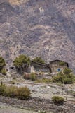 Traditionella stenbyggnader i den Muktinath byn i övremustangområde royaltyfria foton Traditionella stenbyggnader i den Muktinath byn i övremustangområde royaltyfria foton