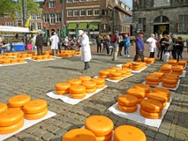 Traditioneller Käse-Handel am Gouda-Käse-Markt, die Niederlande stockfoto Traditioneller Käse-Handel am Gouda-Käse-Markt, die Niederlande stockfoto