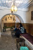 Tradycyjny sklep z kawą w Kairouan, Tunezja obrazy stock Tradycyjny sklep z kawą w Kairouan, Tunezja obrazy stock