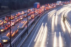 traffico vago della coda dell'autostrada degli indicatori luminosi immagini stock libere da diritti traffico vago della coda dell'autostrada degli indicatori luminosi immagini stock libere da diritti