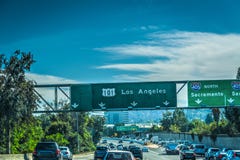 Trafik på motorväg för 101 Hollywood i Los Angeles royaltyfri foto Trafik på motorväg för 101 Hollywood i Los Angeles royaltyfri foto