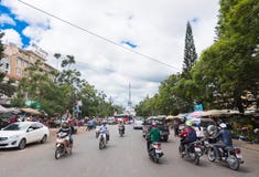 Trafikera i centrum av Da-Latstaden, Vietnam fotografering för bildbyråer Trafikera i centrum av Da-Latstaden, Vietnam fotografering för bildbyråer