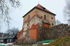 TRAKAI LITAUEN - JANUARI 02, 2013: Trakai halv?slott arkivbild TRAKAI LITAUEN - JANUARI 02, 2013: Trakai halv?slott arkivbild